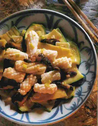 Seppie con funghi e bambù