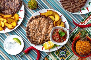 Fileu de vită pe Grill cu sos de ciuperci