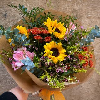 Ramo de flor silvestre con Girasoles.
