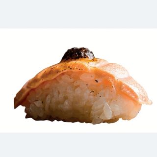 Nigiri salmón flambeado con trufa