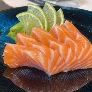 72. Sashimi salmone