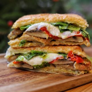 Мелт з куркою та сиром Моцарелла