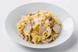 Фетучини с курицей и грибами