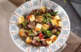 Теплий салат з яловичиною (320г)