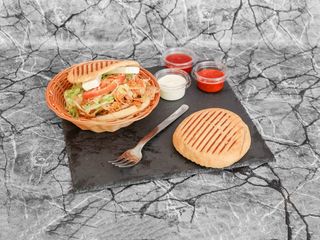 Bocadillo Kebab Con Queso