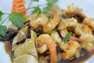 Gambas Con Setas Chinas Y Bambú