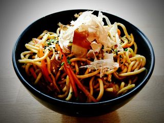  Yakisoba de verduras y langostinos
