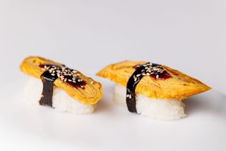 Tamago nigiri