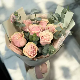 7 trandafiri roz 
