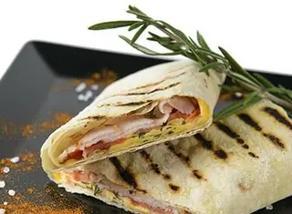 Лаваш на грилі з шинкою, грибами та сиром (170г)