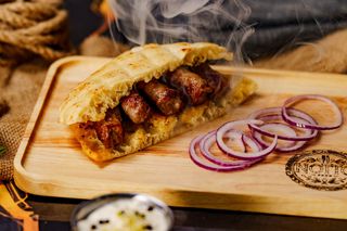 Teleći ćevapi u lepinji