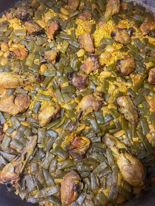 Paella de pollo (ración)