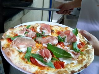 Pizza le rosse prosciutto crudo