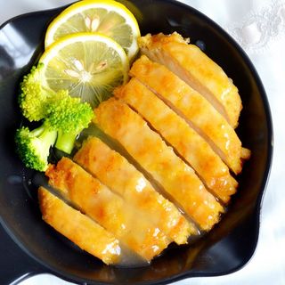 PECHUGA DE POLLO CON SALSA LIMON 