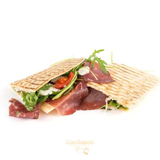 Piadina Bresaola e parmigiano
