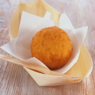 ARANCINA AL PROSCIUTTO E BESCIAMELLA