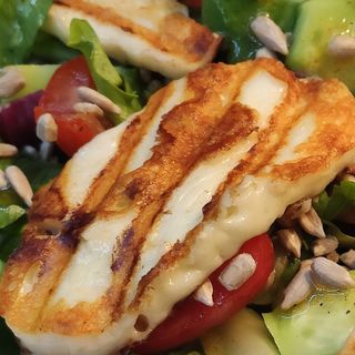 Vege box z halloumi