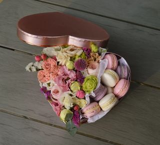 Inima cu flori și macarons (S)