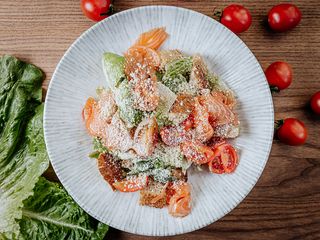 Цезар з лососем холодного копчення (300г)