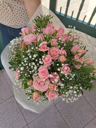 Ramo Pequeño En Rosa Pitiminí Con Paniculata Y Verde, Delicado Y Sutil