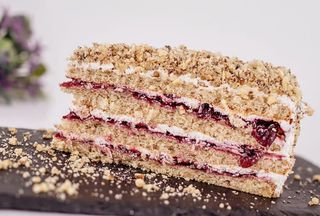 Орехова торта с касис 130гр.