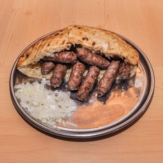 Ćevapi + sudžukice kombinacija