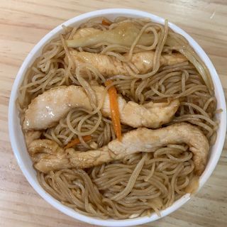 81. Fideo chino con pollo