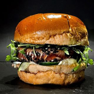 Бургер з тунцем  (300/100/50г)