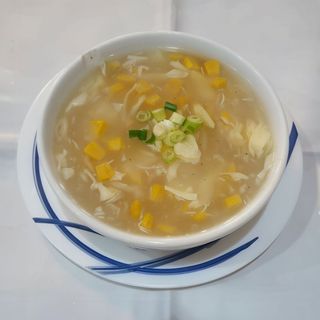 13. Sopa de pollo con maíz