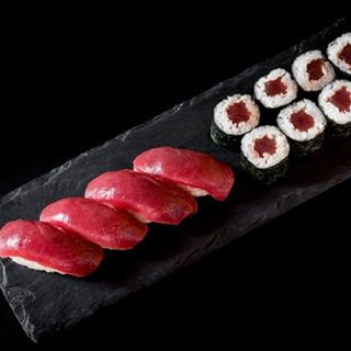 109A. Maguro 12 piezas