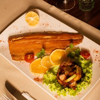 Dimljena losos pastrmka