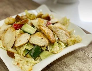 Салат куриный