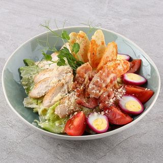 Цезар з куркою та беконом
