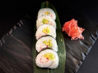 87.  Futomaki surimi avo maionese