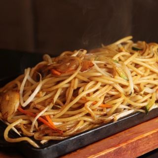 A82. Spaghetti con frutti di mare alla piastra*