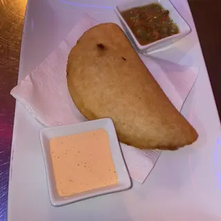 Empanada de carne mechada