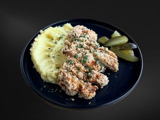 Шніцель з картоплею пюре