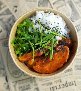 Koreańska sałatka podawana na ciepło, 500 ml