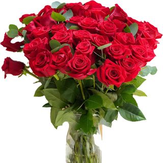 35 червени рози