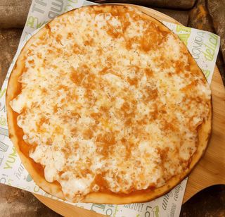 De Clasico Margarita Pizza 28 cm + Fries + Drink