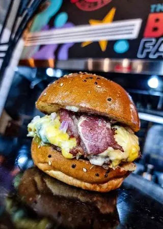 AMERICAN 4 CHEESE BACON CHEESEBURGER 350GR