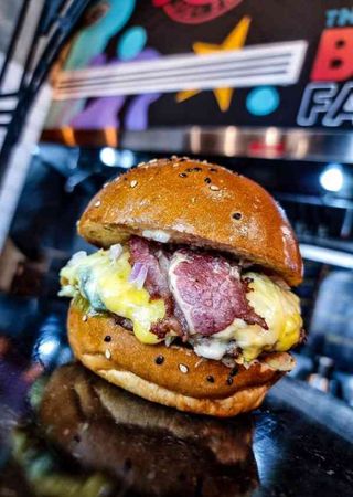 AMERICAN 4 CHEESE BACON CHEESEBURGER 350GR