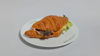 Croissant de pernil dolç i formatge