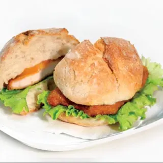 Sandes de Panado de Frango com Alface