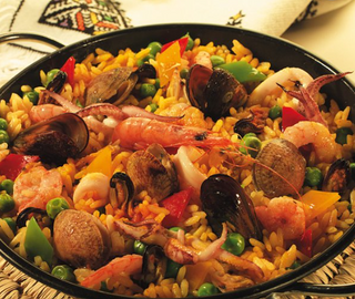 Paella noire aux fruits de mer