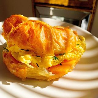 Butter/Cheesy & Egg Croissant