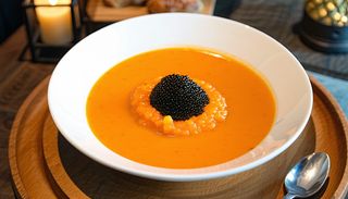 Supa crema de morcovi si ardei copti cu caviar de vinete