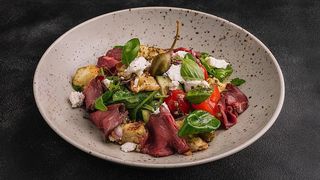 Салат «Панцанела» з ростбіфом (320 г)