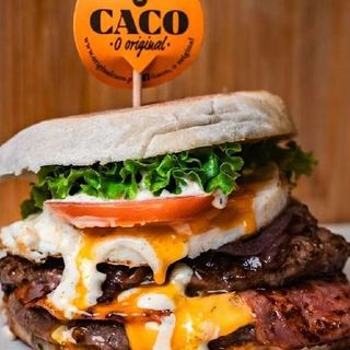 Menu Funchal + Acompanhamento + Bebida.