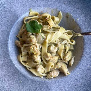 Pasta sa piletinom i pistachio